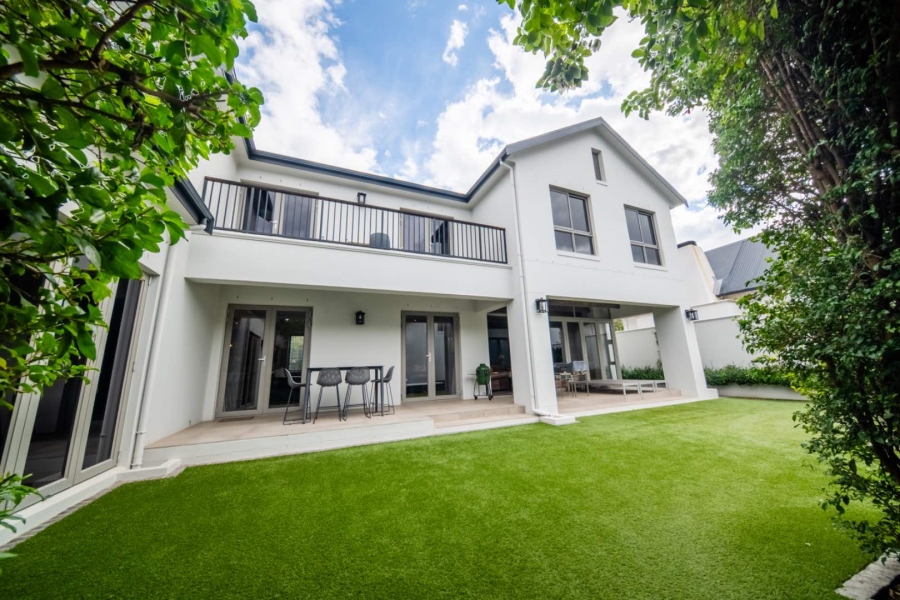 4 Bedroom Property for Sale in Lemoenkloof Western Cape